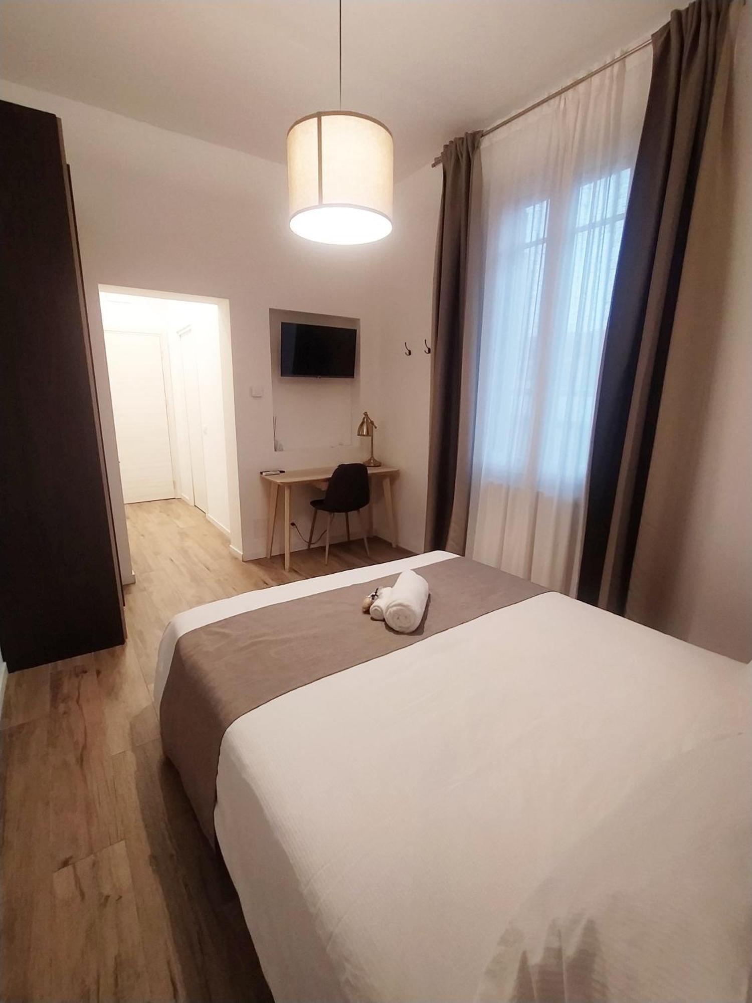 R & A Minerva Suites Pavia Exterior photo